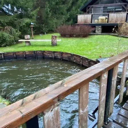 Bord De L'eau Chalet
